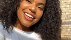 NJU JE POZNATA PEVAČICA BRUTALNO IZVREĐALA ZBOG IZLEDA Ima 144 kilograma i preti joj otkaz ako ne smrša