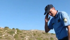 Žena ugrizla policajca