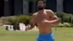 MIŠIĆI I BRADA U PRVOM PLANU Novak u Herceg Novom tempira formu za Ameriku(VIDEO)