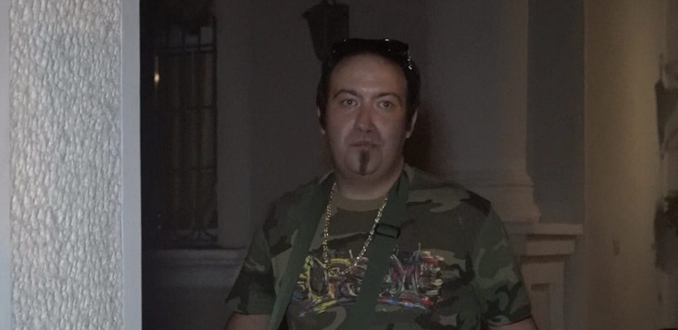 RASTA DOŽIVEO PEH NAKON ĆERKINOG ROĐENDANA Promašio automobil, pa unezvereno gledao šta se dešava! (FOTO+VIDEO)