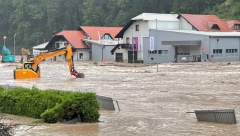 SLOVENIJA U CRVENOM Poplavljene kuće, pokrenuta klizišta, putevi neprohodni (FOTO)