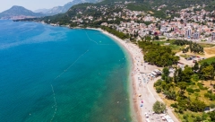 NEMICA GAJILA MARIHUANU U BARU: Policija pretresom kuće pronašla mini laboratoriju za uzgoj marihuane (FOTO)