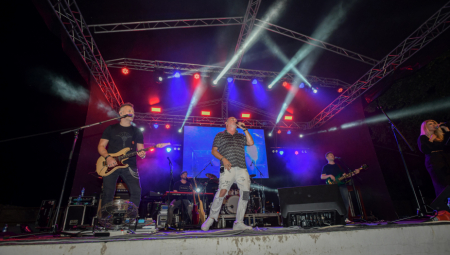 POZNATI HRVAT PARKIRAO U CENTRU GRADA I IZAZVAO HAOS! Pevač blokirao pešačku zonu, ljudi besni, ovako se pravdao