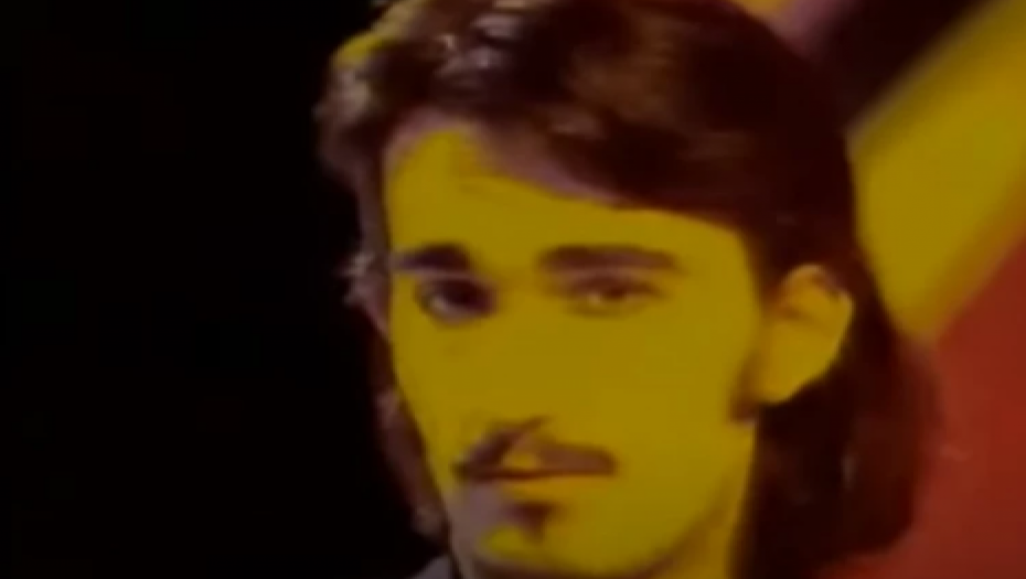 PREPOZNAJETE LI TRAGAČA IZ "POTERE"? Malo ko bi danas rekao da je to baš on, skroz drugačije izgleda, a u mladosti je bio frontmen ovog benda!