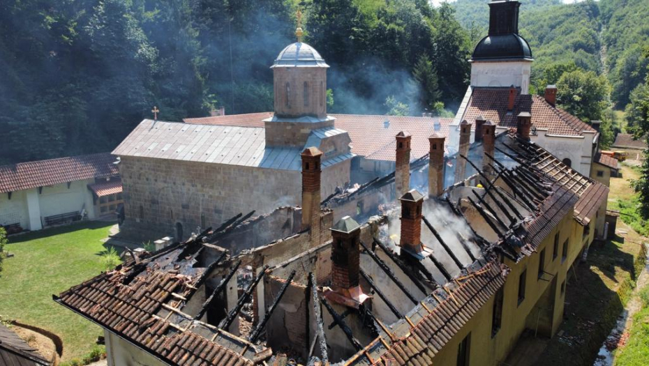 SAČUVANA SVETINJA Lokalizovan veliki požar u manastiru Vraćevšnica (FOTO)