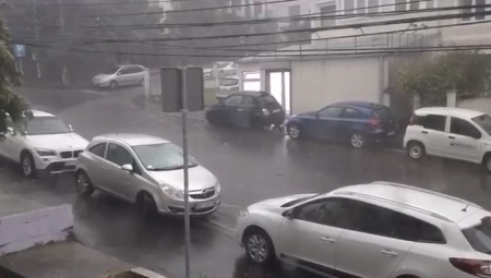 POTPUNI HAOS U BEOGRADU Jak grad i oluja iz Obrenovca i Lazarevca (VIDEO)