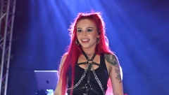 DANIMA SE SUOČAVAM SA OGROMNIM PRITISCIMA Oglasila se Breskvica nakon što je njen nastup otkazan i na manifestaciji "Dani Vranja"! (FOTO)