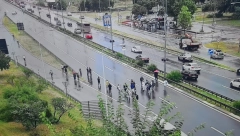 NJIH 20 BI DA UNIŠTI CELU DRŽAVU Grupica demonstranata blokirala Gazelu (FOTO)