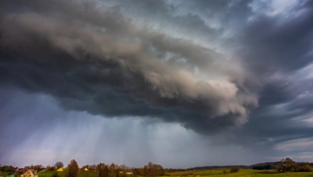ZLOSLUTNI CRNI OBLAK SNIMLJEN NAD RTNJEM Stanovnici zanemeli kad su videli ovo (FOTO)
