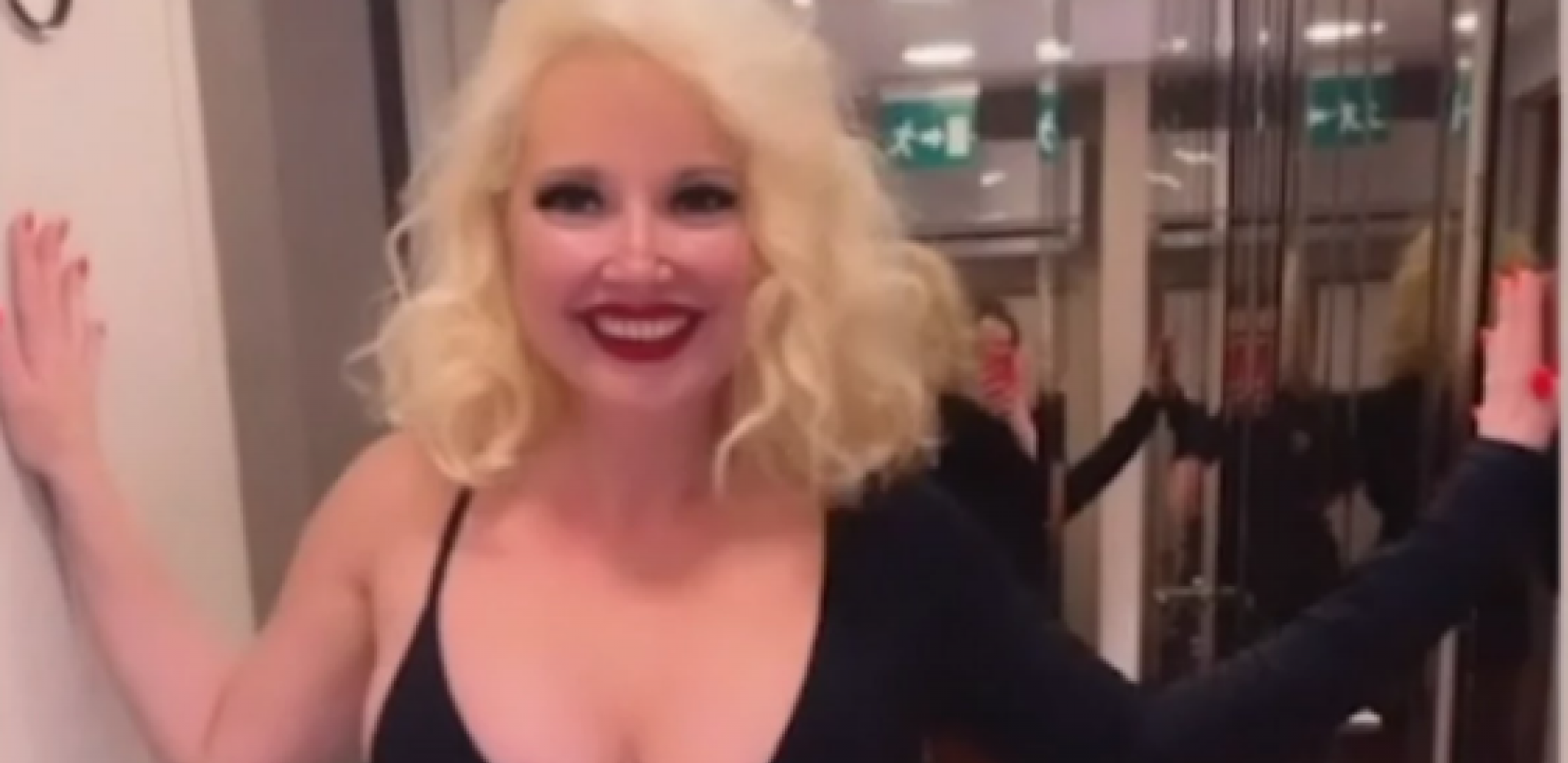 MAJA NIKOLIĆ UMALO POKAZALA SOPSTVENU INTIMU! Zavrtela točak sreće i raširila noge, svi su u šoku od prizora