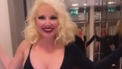 MAJA NIKOLIĆ UMALO POKAZALA SOPSTVENU INTIMU! Zavrtela točak sreće i raširila noge, svi su u šoku od prizora