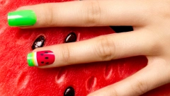 DEVOJKE ŠIROM SVETA "POLUDELE" ZA VOĆNIM MANIKIROM Šareni nokti koje ćete prosto obožavati