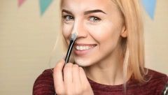 GREŠKE U MEJKAPU MOGU VAS UČINITI STARIJIM Evo kako se pravilno koristi korektor