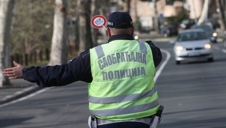 ŠTA SE DOGAĐA SA AUTOMOBILOM KOJI ODUZME POLICIJA ZBOG PREKRŠAJA?  Procedura povratka može da traje i godinu dana, a evo gde su vozila