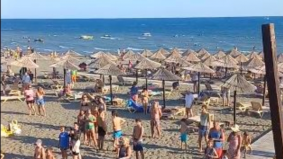 "HEJ SLOVENI" TRADICIONALNO NA ULCINJSKOJ PLAŽI: Nekadašnja himna izazvala različite reakcije (VIDEO)