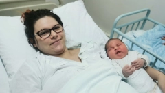 "NISAM BIRALA ŠTA ĆU JESTI" Mama bebe-džina od 6,5 kg: "Kad sam video glavicu, začudio sam se kolika je"
