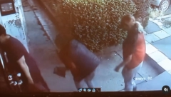 DVE ŽENE OPELJEŠILE BAKU U ZEMUNU Ovo su joj uradile usred bela dana!