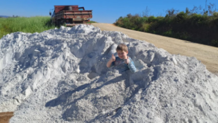 DEČAK (7) USKOČIO U KREČNJAK I UMRO Nasmešio se i podigao palac, par minuta posle bio je mrtav