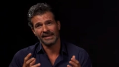 RASKOMADAO DEČKA, PA GA BACIO U MORE! Sin poznatog glumca završio u pritvoru (VIDEO)