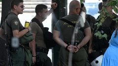 HAOS U ATINI Policija opkolila hotel u kojem se nalaze naoružani "Bed Blu Bojsi"