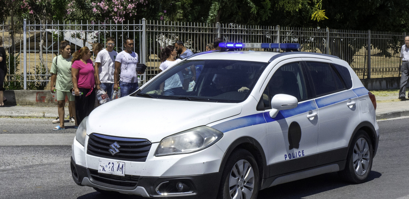 ALBANSKI KRVAVI PIR NA KRITU Haos počeo u kafiću, krvavog ga odvezli na hirurgiju