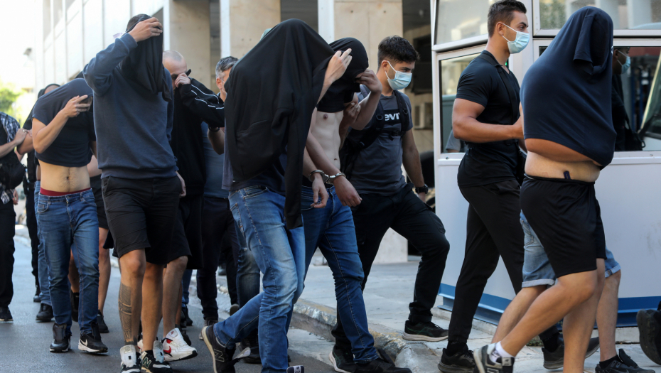 NOVO SAOPŠTENJE GRČKE POLICIJE Nađeni krvavi delovi odeće i letva sa ekserima