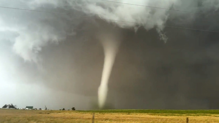 TORNADO NAPRAVIO PUSTOŠ I lovci na oluje ovo nisu videli do sada (VIDEO)