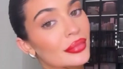 KAJLI DŽENER DIKTIRA BJUTI TRENDOVE Tri koraka kako da postignete ovaj način šminkanja usana