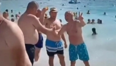 NAJSTRAŠNIJE IZVREĐALI SRBE ZBOG VESELJA NA PLAŽI "Tumarajuće horde bolesnog naroda, uvek moraju da srbuju" (VIDEO)