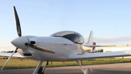 "JAVIO JE DA MU NE RADE KOMANDE" Pilot poslao dramatičnu poruku, potom se avion srušio i zapalio