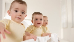 REKLI SU JOJ DA ZBOG NERAZVIJENE MATERICE NEĆE IMATI DECE Ipak, u 46. godini postala je mama trojki