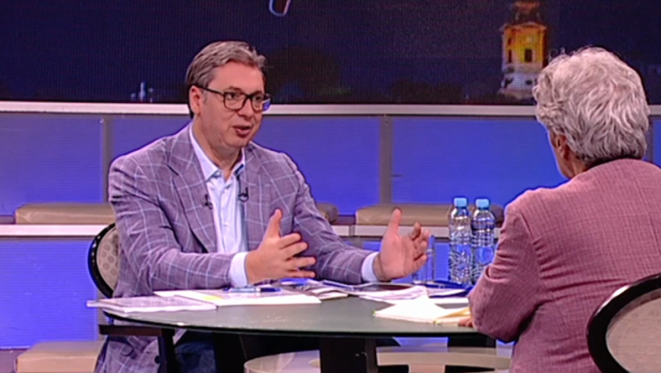 VUČIĆ NAJAVIO VEĆE PLATE I PENZIJE Predsednik o ekonomskom napretku i planovima za budućnost Srbije