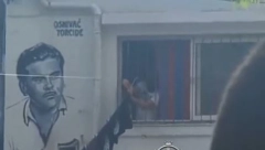 "TORCIDA" DOLILA ULJE NA VATRU: Pred revanš meč u Solunu raširili obeležja Partizana i PAOK-a (VIDEO)