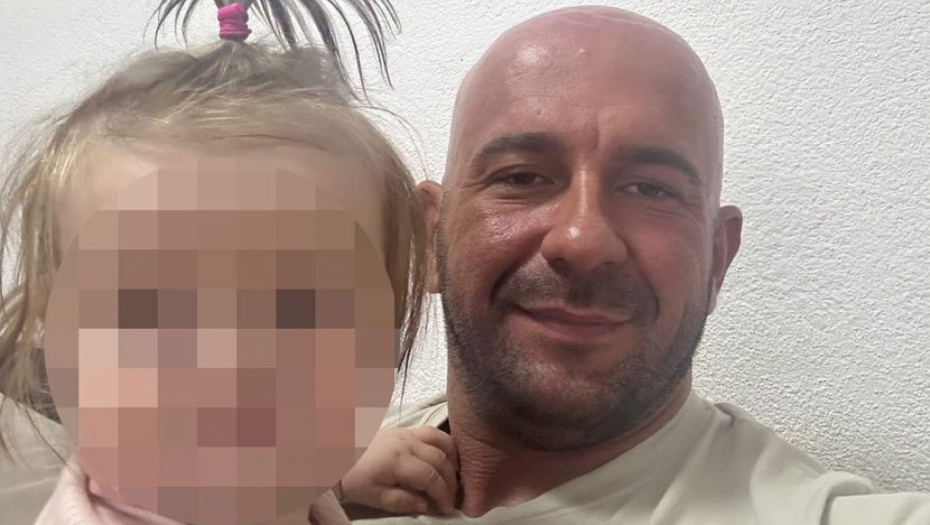 U KRILU MU ĆERKA, A NA LICU OSMEH Ubica iz Gradačca objavio jezivu fotografiju