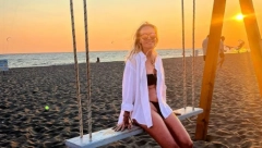 ŽENA SLAVIŠE ČUROVIĆA SE SKINULA I POKAZALA HOT TELO Poze iz različitih kadrova oduzimaju dah, opustila se i zaigrala! (FOTO)