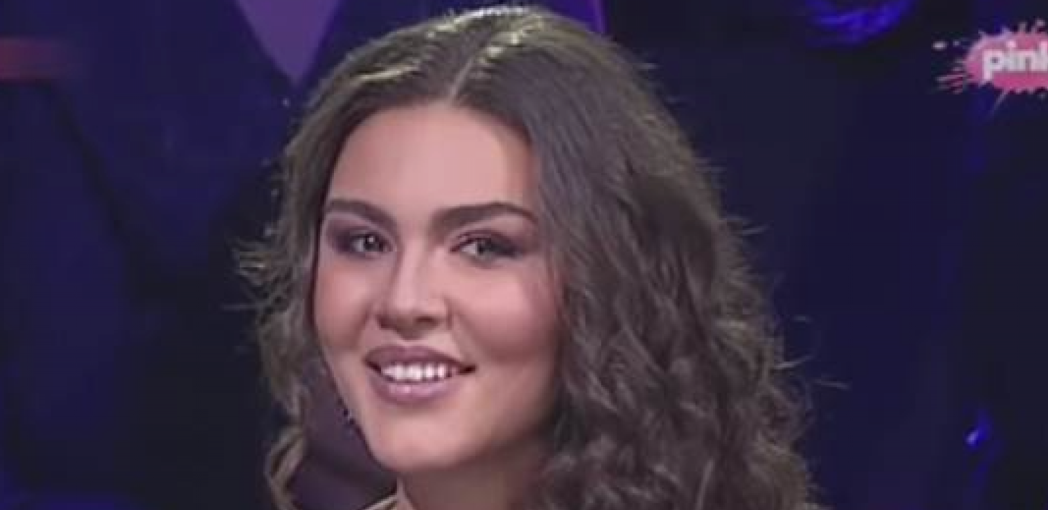 UČESTOVALA JE U ZADRUZI, A ONDA SE SVA IZOPERISALA Postala voditeljka na Pinku, udala se, svi komentarišu da se izdeformisala! (FOTO)