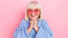 SUPER BAKA U šestoj deceniji dokazala da i stari mogu da nose mladalačke trendove