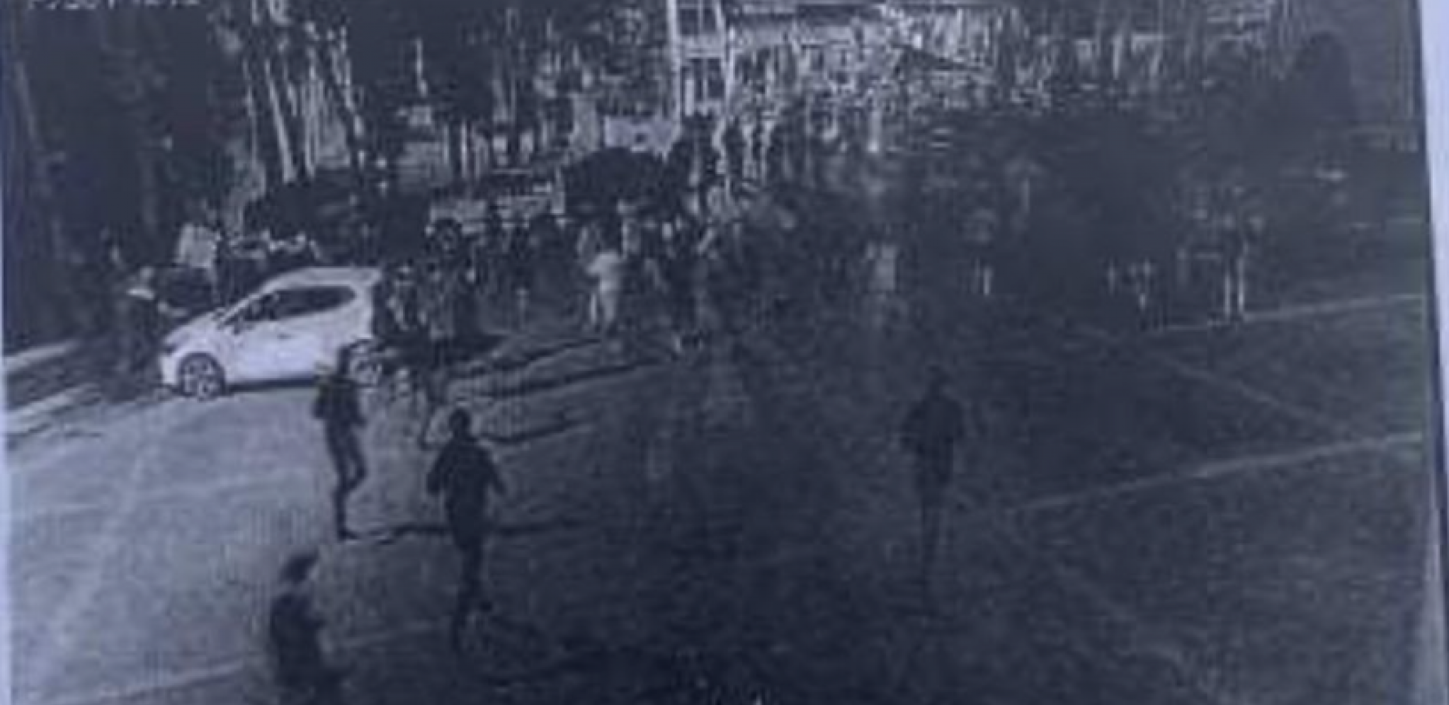 ISPLIVALA FOTOGRAFIJA RANJENOG MIHALISA Nesrećni navijač AEK-a ležao povređen ispred kioska, radnik pokušao da mu pomogne (FOTO)