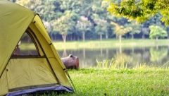 KUPAJU SE U BURETU I PRESREĆNI SU Samohrana majka sa dvoje male dece živi u šatoru