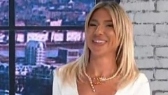 HAOS U STUDIJU! Vreli ples Jovane Jeremić u jutarnjem programu, voditeljka umalo da ostane bez gornjeg dela (FOTO)