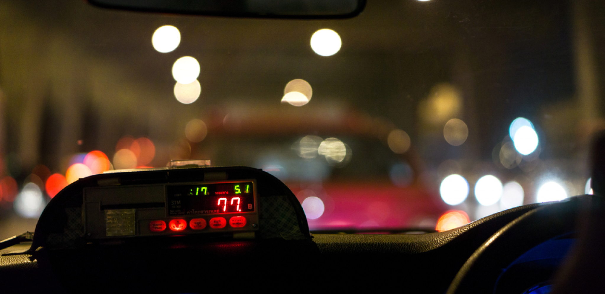 LAŽNI TAKSISTA VARA LJUDE PO BEOGRADU "Dala sam mu 2.000 dinara, a on..." OVO JE CELA ŠEMA PREVARE