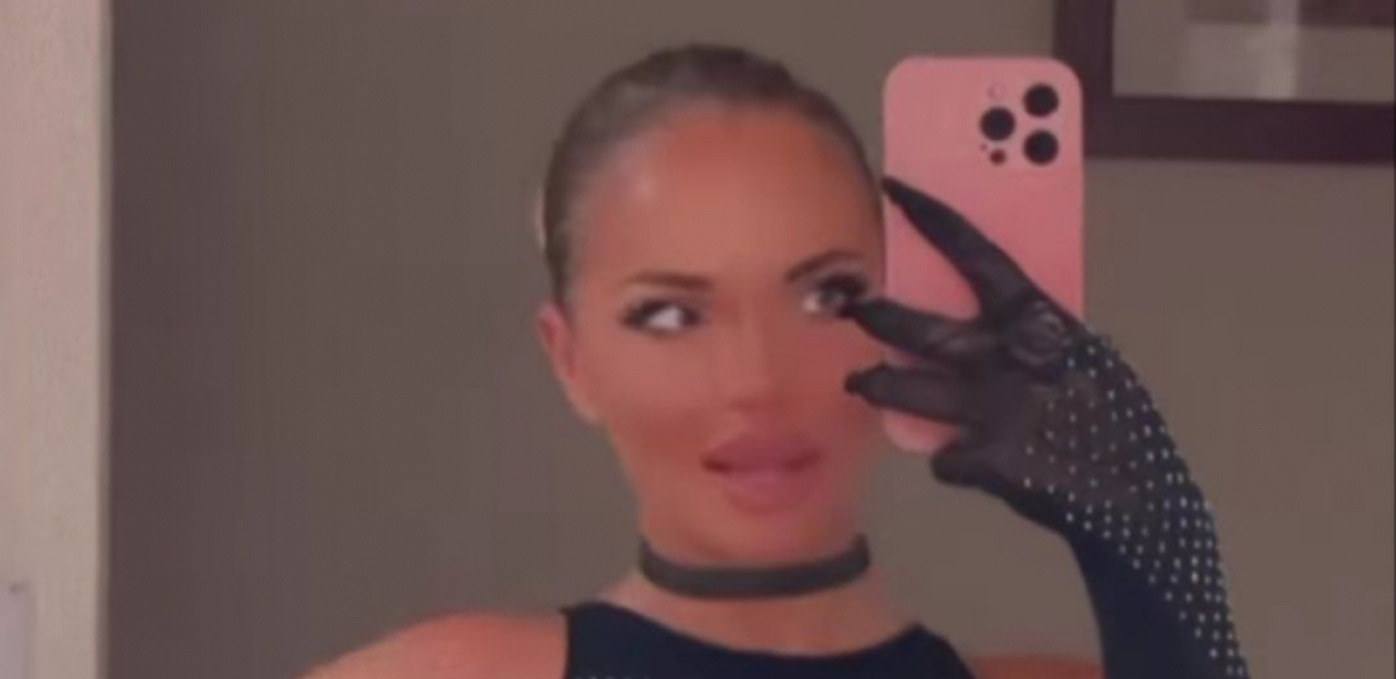 DA LI JE OVO MOGUĆE? Teodora Džehverović u mrežastom kombinezonu, dodiruje se po intimnoj regiji i sve snima