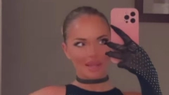 DA LI JE OVO MOGUĆE? Teodora Džehverović u mrežastom kombinezonu, dodiruje se po intimnoj regiji i sve snima