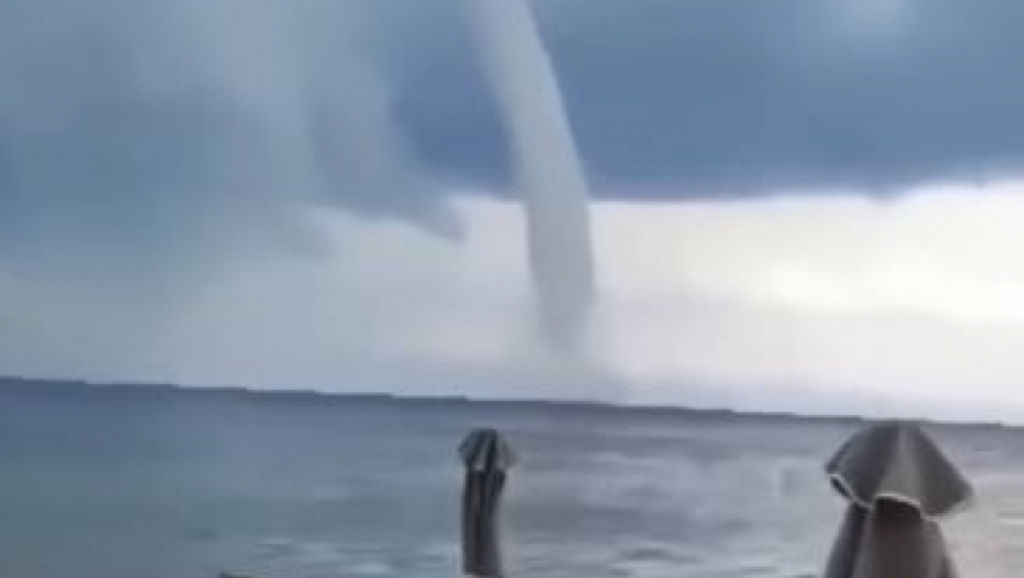 PRVI SNIMCI TORNADA NA HALKIDIKIJU Grčki mediji izveštavaju o povređenima, iznad mora se formirala pijavica (VIDEO)