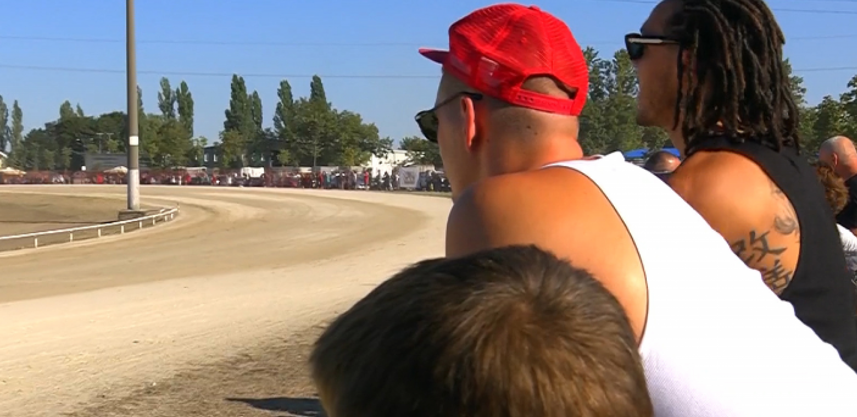 HIT SCENA Jokić doveo NBA šampiona u Sombor, zajedno uživaju i gledaju trke konja (FOTO)