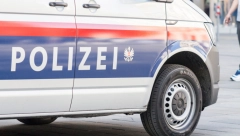 MALOLETNA CRNOGORKA (14) PLANIRALA NAPAD Kupila sekiru da "ubije nevernike i ljude u crnom", uhapšena u Austriji