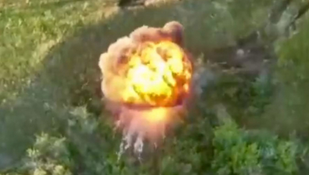 UKRAJINCI SLAVE MALU POBEDU Ruski tenk počeo da beži od dronova, usledila je katastrofa (VIDEO)