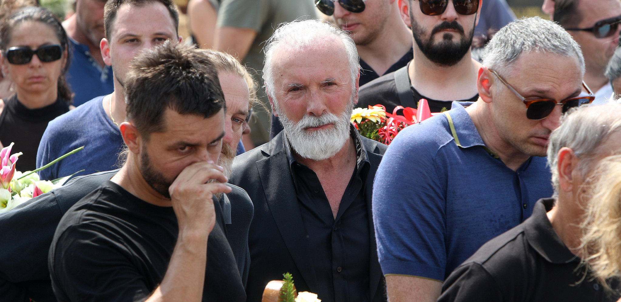 ZA BOLEST DINA MERLINA NIKO NIJE ZNAO Pevač se nalazio u užasnom stanju, svim silama se borio