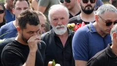 ZA BOLEST DINA MERLINA NIKO NIJE ZNAO Pevač se nalazio u užasnom stanju, svim silama se borio