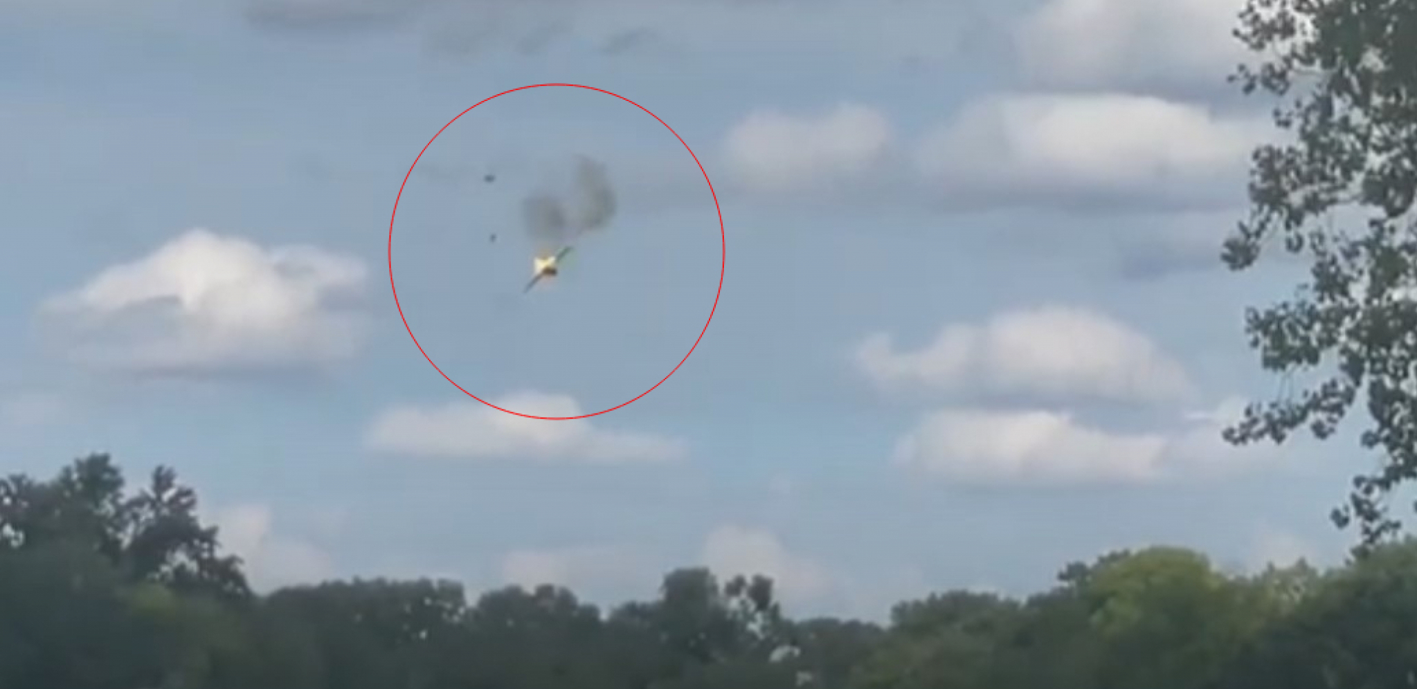 STRAVIČAN SNIMAK PADA MiG-23 Srušio se tokom aeromitinga u Mičigenu (VIDEO)